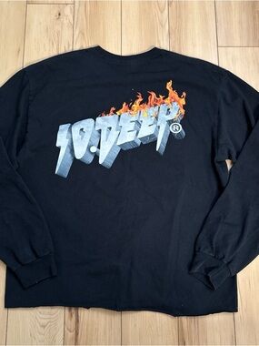 10.Deep Black Crewneck Long Sleeve Tee